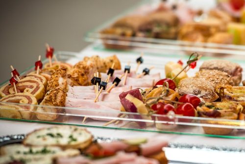 plat préparé par un traiteur