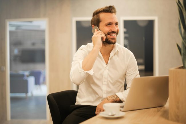 communiquer avec un client