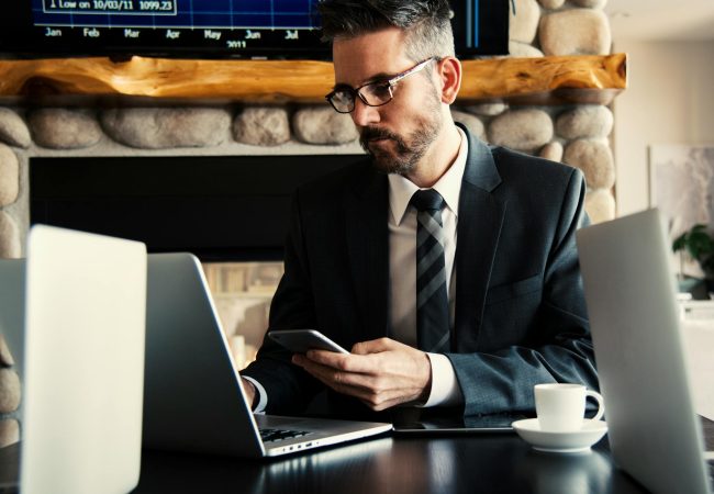 avocat gérant ses factures